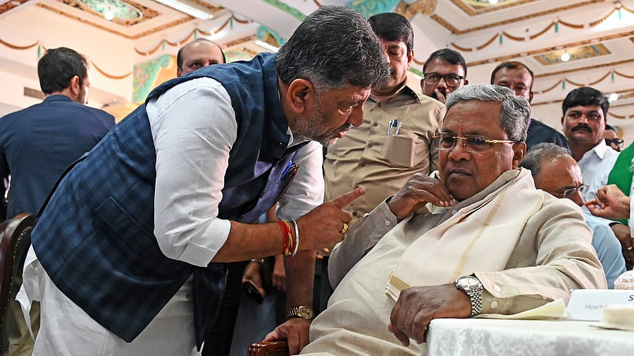 <div class="paragraphs"><p>Deputy Chief Minister DK Shivakumar interacts with Chief Minister Siddaramaiah.</p></div>
