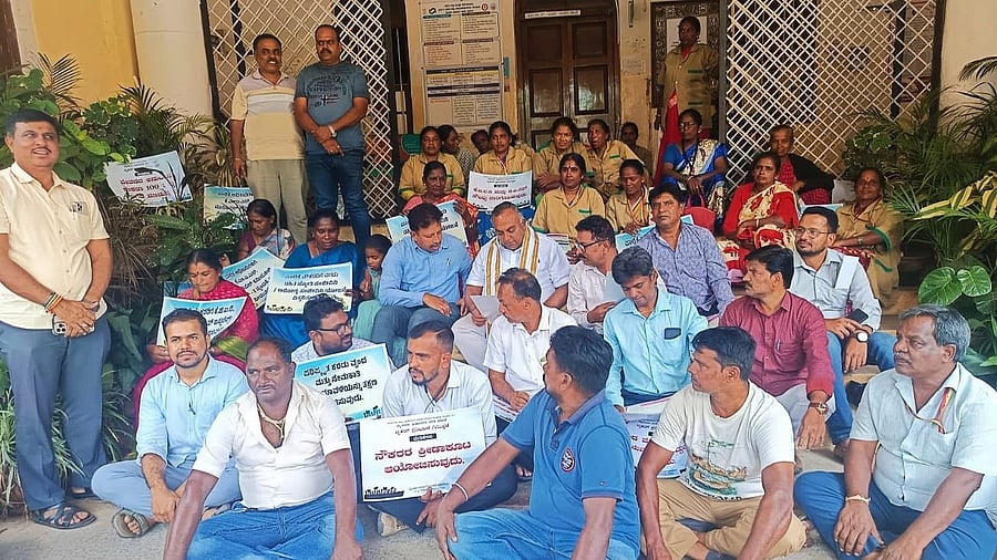 <div class="paragraphs"><p>MLA T S Srivathsa extends support to the members of Karnataka Rajya Mahanagarapalike Noukarara Sanghagala Parishathu, protesting for various demands in front of Mysuru City Corporation, on Tuesday. </p></div>
