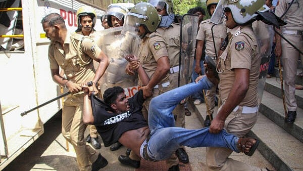 <div class="paragraphs"><p>Police personnel detain a member of Students' Federation of India (SFI) during a protest against Kerala Governor Rajendra Arlekar, alleging saffronisation of state universities, at Kerala University, in Thiruvananthapuram.</p></div>
