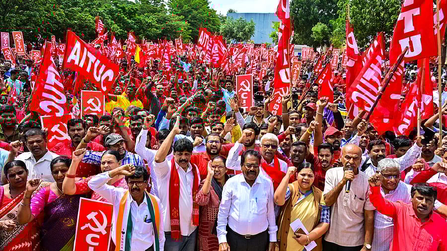 <div class="paragraphs"><p>Trade union members raise slogans against the Union government at the Freedom Park to mark the nationwide strike, in Bengaluru on Wednesday. </p></div>