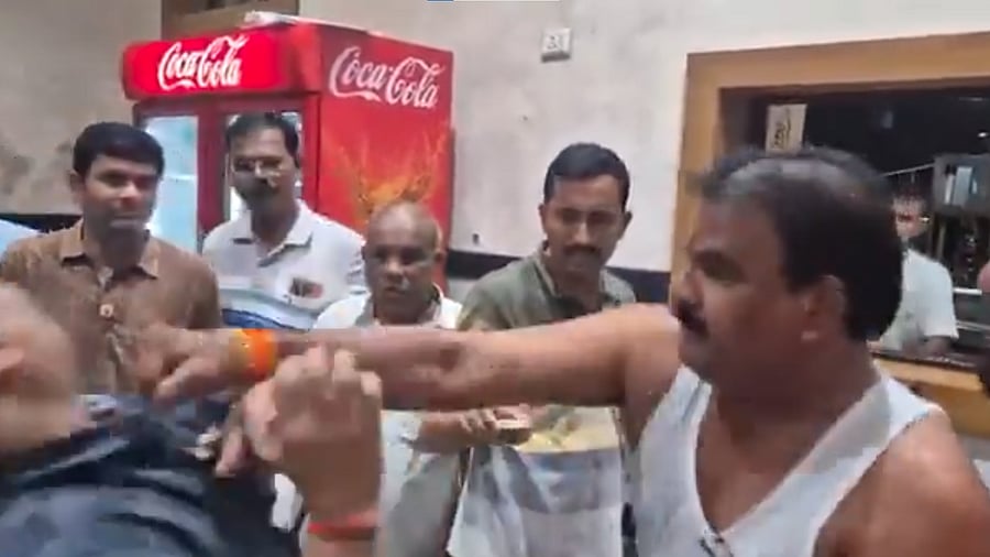 <div class="paragraphs"><p>Shiv Sena MLA Sanjay Gaikwad video</p></div>