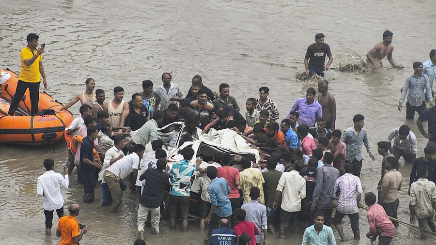 <div class="paragraphs"><p>Rescue operation underway after several vehicles fell into the Mahisagar river when a portion of a four-decade-old bridge collapsed, in Gujarat's Vadodara district, Wednesday, July 9, 2025.</p></div>