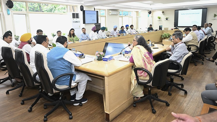 <div class="paragraphs"><p>Visuals from the meeting on the Sutlej-Yamuna Canal dispute.</p></div>