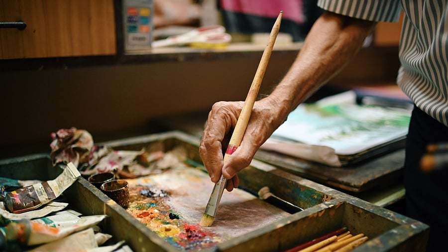 <div class="paragraphs"><p>This cop scouts for characters to immortalise them in his photographic art</p></div>