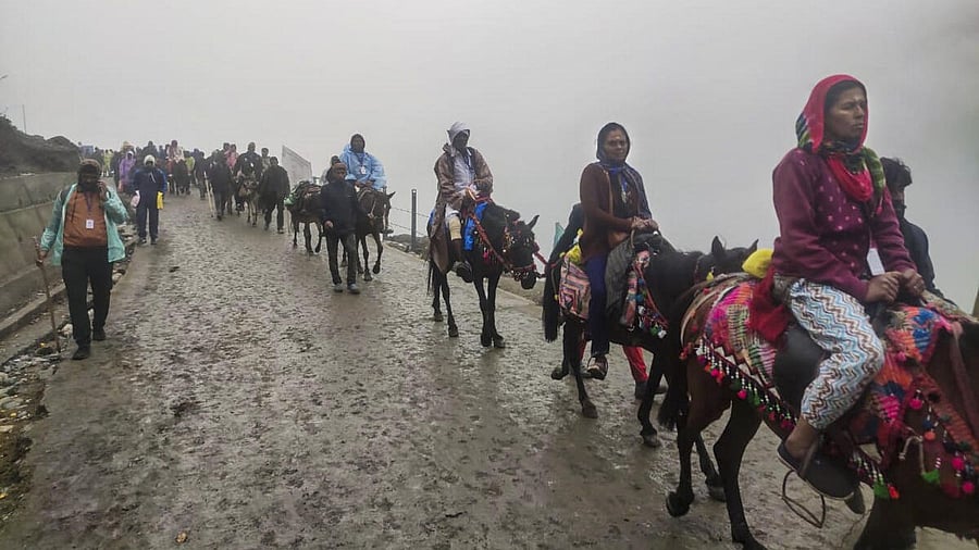 <div class="paragraphs"><p>Pilgrims ride on mules on their way towards the holy cave shrine of ‘Amarnath’, in Anantnag district, Jammu and Kashmir.</p></div>