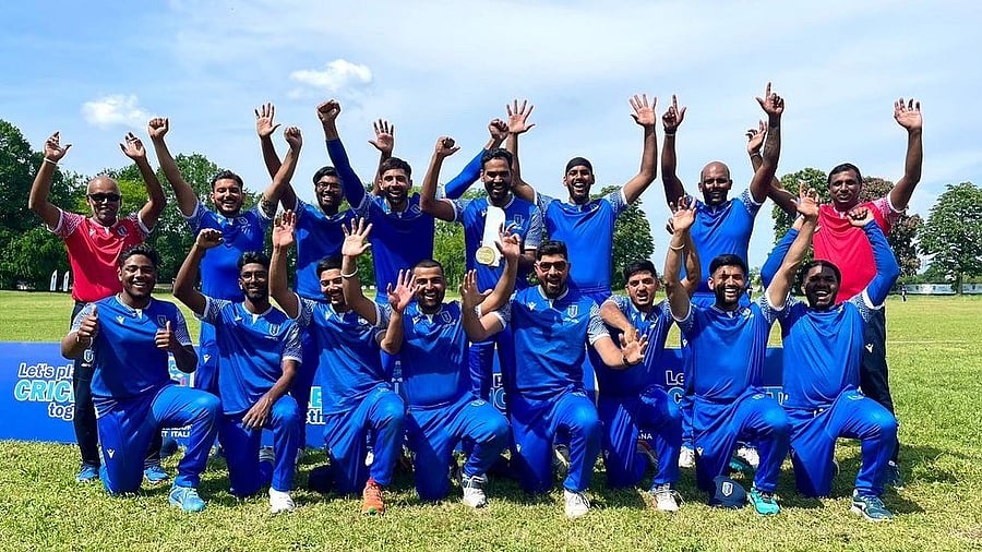 <div class="paragraphs"><p>Their 12-run victory in  the Netherlands, kept Italy top of the Europe Regional Final standings.</p></div>