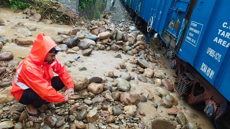 <div class="paragraphs"><p>Goods train derails amid heavy rains in J&amp;K's Kathua</p></div>
