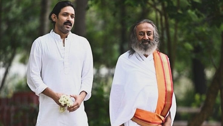 <div class="paragraphs"><p>Vikrant Massey with Sri Sri Ravi Shankar.</p></div>
