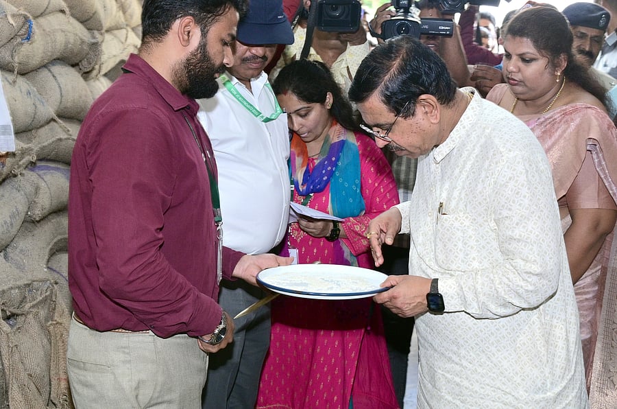 <div class="paragraphs"><p>Union Minister Pralhad Joshi checks the quality of rice at the FCI food storage depot near Unkal in Hubballi on Friday.</p></div>