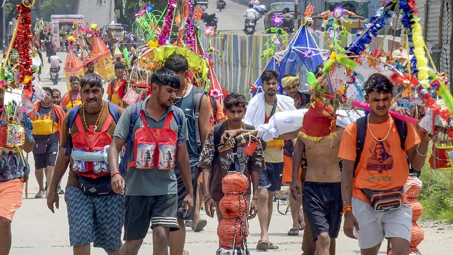 <div class="paragraphs"><p>‘Kanwariyas’, Lord Shiva devotees, carry holy water during ‘Kanwar Yatra’</p></div>