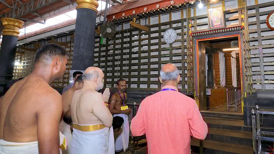 <div class="paragraphs"><p>Shah arrived at the Rajarajeshwara Temple, dedicated to Lord Shiva, in the evening and offered prayers.</p></div>