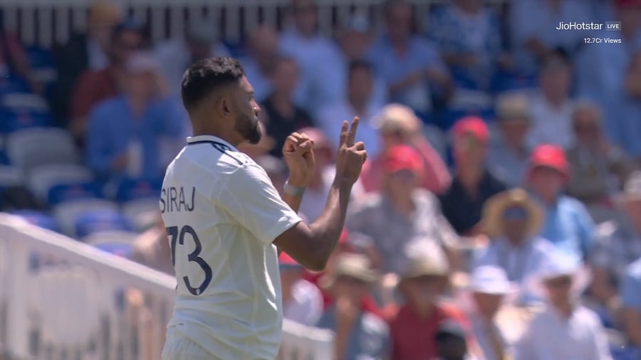 <div class="paragraphs"><p>Siraj paying tribute to Jota.</p></div>