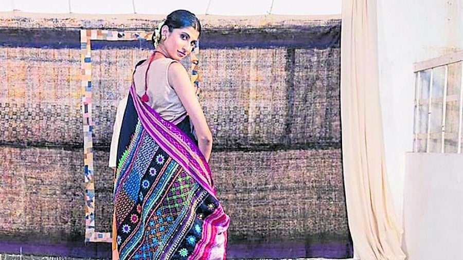 <div class="paragraphs"><p>Saree: Banjara Kasuti, Vijayapura.</p></div>