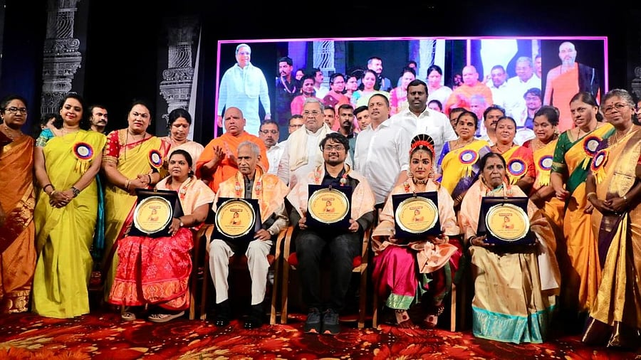 <div class="paragraphs"><p>Chief Minister Siddaramaiah with awardees at the&nbsp;25th anniversary programme of the&nbsp;Karnataka State Government Employees’ Women’s Association on Saturday.</p></div>