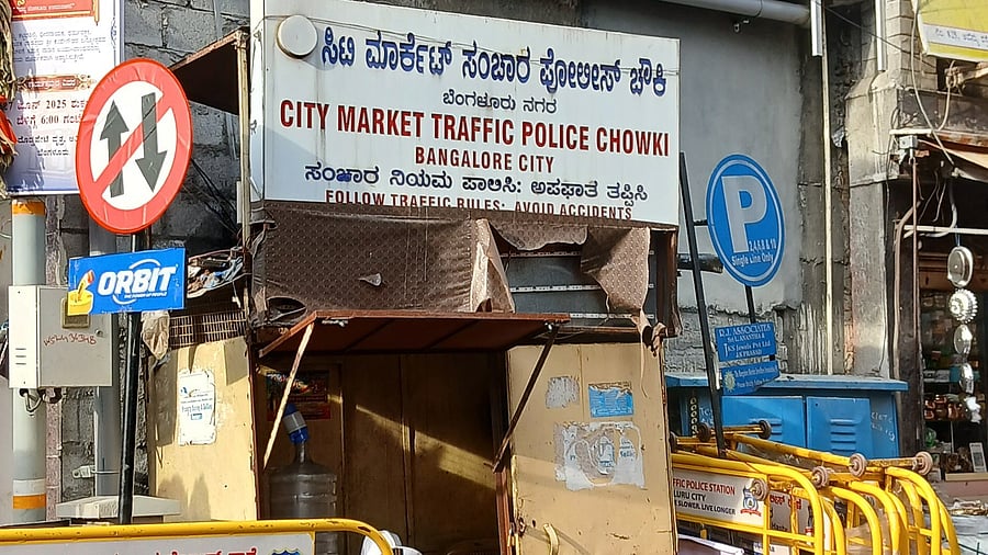 <div class="paragraphs"><p>The poor condition of the auto counter on Avenue Road, near Raja Market, which also doubles as a police outpost. </p></div>