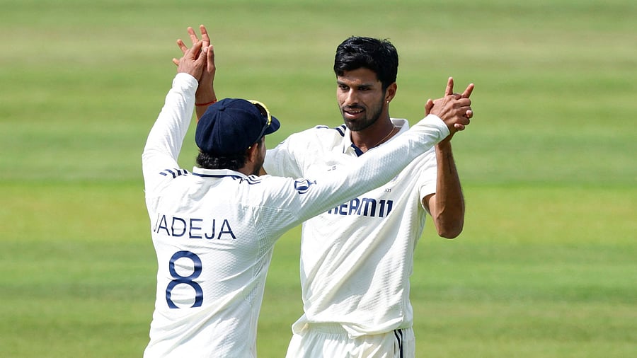 <div class="paragraphs"><p>Washington Sundar celebrates with Ravindra Jadeja after taking the wicket of England's Joe Root </p></div>