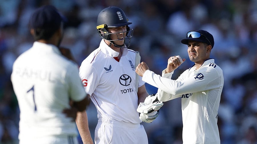 <div class="paragraphs"><p>England's Zak Crawley clashes with India's Shubman Gill.</p></div>