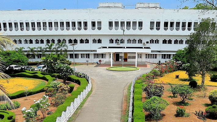 <div class="paragraphs"><p>Calicut University</p></div>