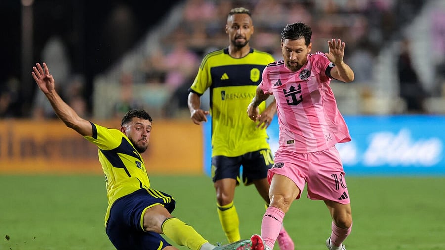 <div class="paragraphs"><p>Inter Miami CF forward Lionel Messi (10) dribbles the ball against Nashville SC midfielder Patrick Yazbek (8) during the first half at Chase Stadium.</p></div>
