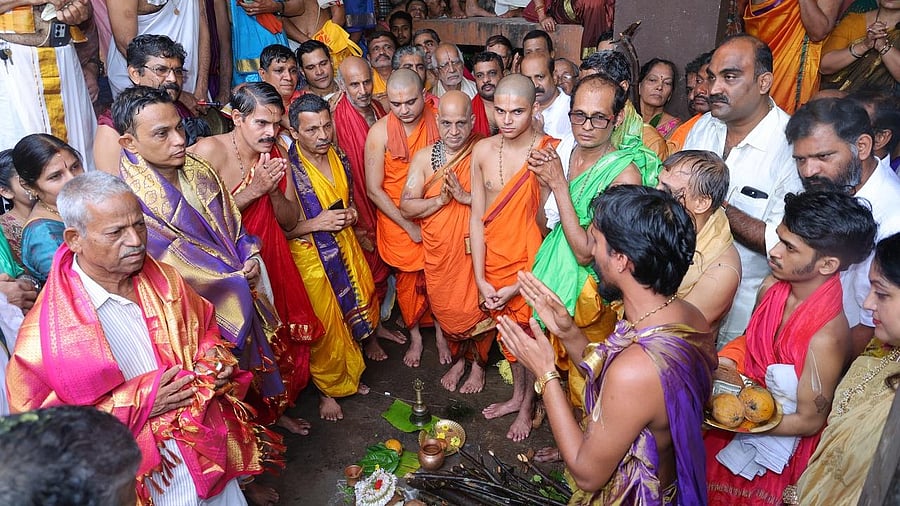 <div class="paragraphs"><p>Prayers were offered as a part of Kattige muhurta,  third preparatory ritual ahead of the paryaya of Shiroor Mutt, at Udupi Krishna Mutt on Sunday.  </p></div>