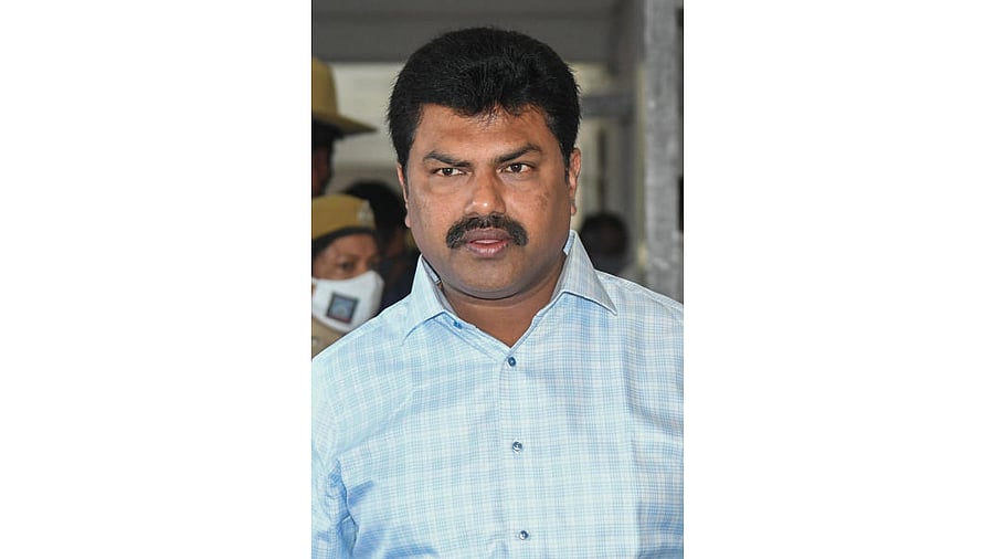 <div class="paragraphs"><p>B Y Raghavendra</p></div>