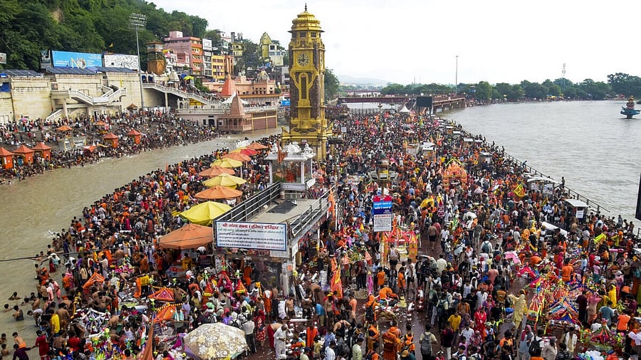 <div class="paragraphs"><p>'Kanwariyas' gather to collect the Ganga river water during the holy month of 'Shravan', at Hari Ki Paudi, in Haridwar.</p></div>