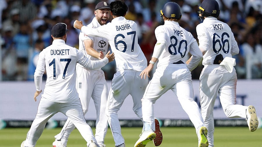 <div class="paragraphs"><p>England team</p></div>