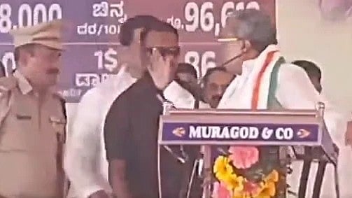 <div class="paragraphs"><p>Siddaramaiah raises his hand in anger against  Dharwad ASP Narayan Baramani. </p></div>
