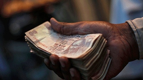 <div class="paragraphs"><p>Rupee rises 6 paise to 86.06 against US dollar in early trade.</p></div>
