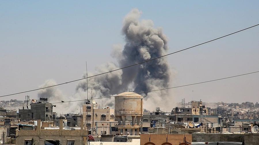 <div class="paragraphs"><p>Smoke rises following an Israeli strike, in Khan Younis in the southern Gaza Strip.</p></div>