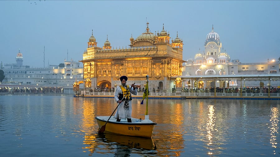 <div class="paragraphs"><p>View of the Golden Temple </p></div>