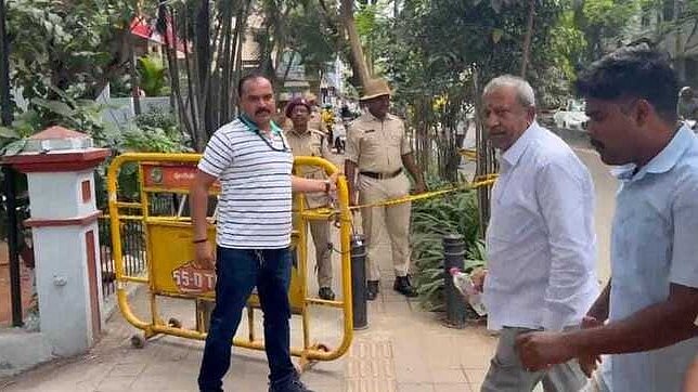 <div class="paragraphs"><p>BJP MLA Byrathi Basavaraj appears before the police for questioning in a murder case.</p></div>