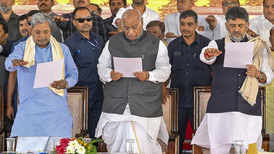<div class="paragraphs"><p>Karnataka Chief Minister Siddaramaiah, Congress President Mallikarjun Kharge and Deputy Chief Minister D.K. Shivakumar during the inauguration and foundation stone laying ceremony of various developmental projects, in Mysuru, Karnataka, Saturday, July 19, 2025.</p></div>