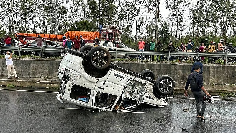 <div class="paragraphs"><p>Four policemen in the vehicle were reportedly injured in the accident. </p></div>