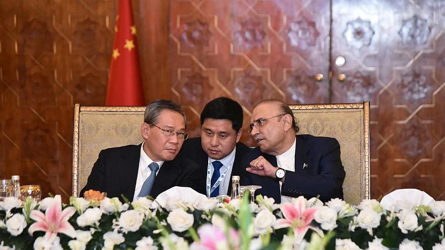 <div class="paragraphs"><p>Pakistani President Asif Ali Zardari and Chinese Premier Li Qiang interact during a state luncheon in Islamabad, Pakistan October 15, 2024.</p></div>