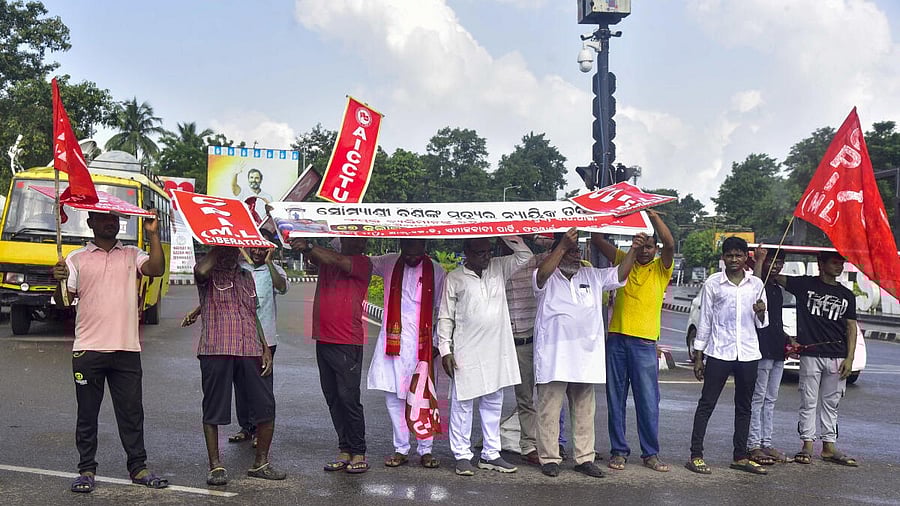 <div class="paragraphs"><p>People take part in a rally during a bandh called by several opposition parties in protest over the death of a college student in Odisha.</p></div>