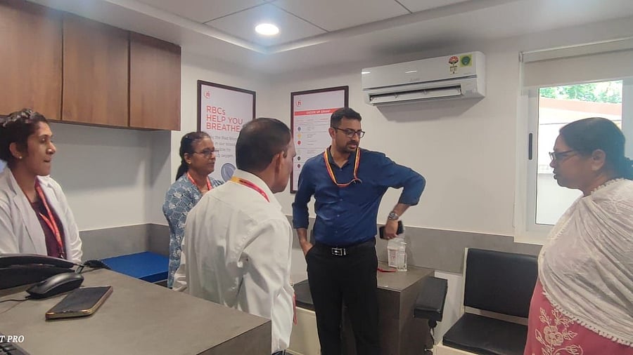 <div class="paragraphs"><p>The team from the health department during an inspection at a laboratory. </p><p></p></div>