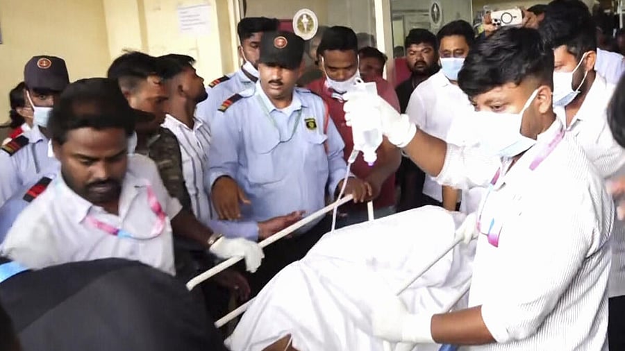 <div class="paragraphs"><p>Medical staff brings the 15-year-old girl, who was undergoing treatment at AIIMS Bhubaneswar after three miscreants set her ablaze in Odisha's Puri district, to be airlifted to Delhi, in Bhubaneswar, Sunday, July 20, 2025.</p></div>