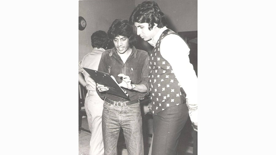 <div class="paragraphs"><p>Amitabh Bachchan and director&nbsp;Chandra Barot during the shooting of 'Don'.</p></div>