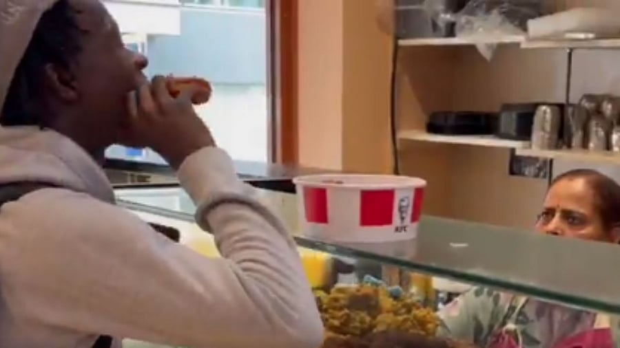 <div class="paragraphs"><p>Man eats chicken inside ISKCON's veg restaurant </p></div>