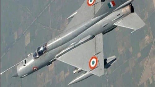 <div class="paragraphs"><p>A MiG-21 plane</p></div>