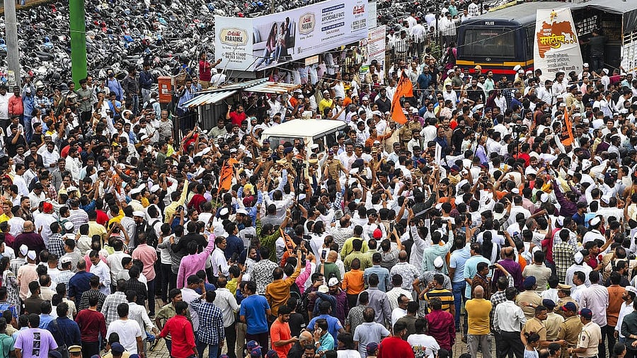 <div class="paragraphs"><p>Members of MNS take out a rally in Mumbai to counter a protest staged by traders against slapping of a food stall owner for not speaking in Marathi. </p></div>