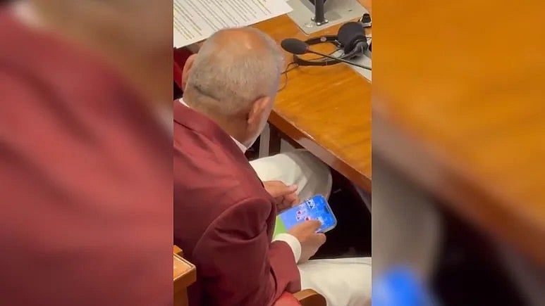 <div class="paragraphs"><p>Screengrab of minister Manikrao Kokate playing online game on his phone.</p></div>