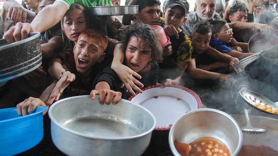 <div class="paragraphs"><p>Palestinians gather to receive food cooked by a charity kitchen, amid the Israel-Hamas conflict, in the northern Gaza Strip.</p></div>