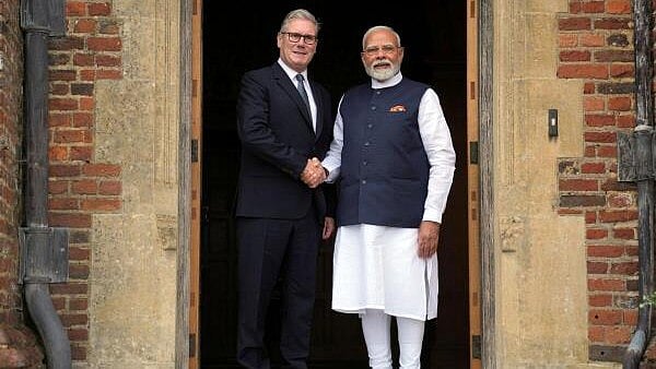 <div class="paragraphs"><p>Britain's Prime Minister Keir Starmer welcomes PM  Narendra Modi.</p></div>