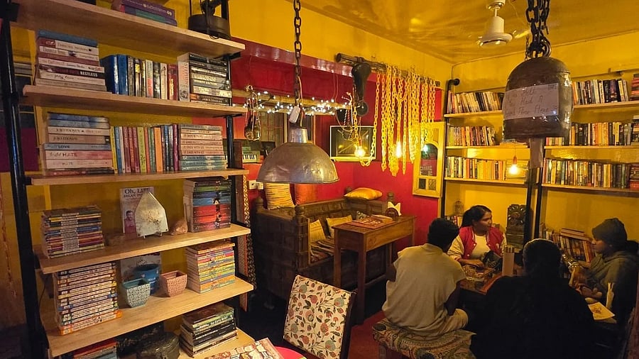 Kitab Cafe, Sahakar Nagar, houses 3,500 books.