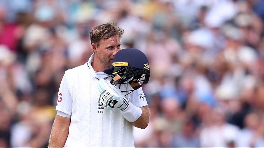 <div class="paragraphs"><p> England's Joe Root celebrates after reaching his century </p></div>
