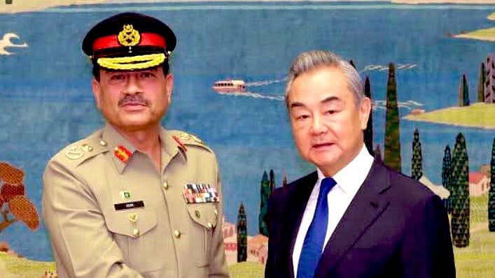 <div class="paragraphs"><p>Pakistani army chief  Asim Munir meets Chinese Foreign Minister Wang</p></div>
