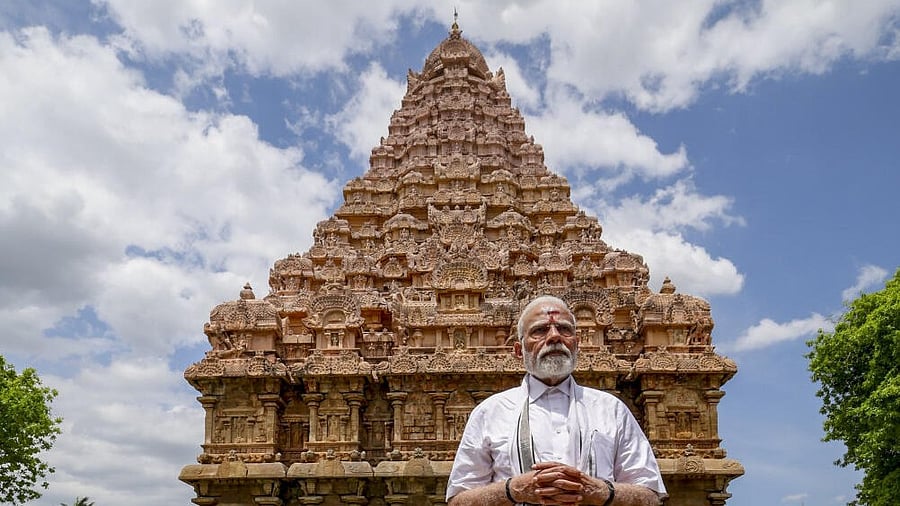 <div class="paragraphs"><p>Prime Minister Narendra Modi visits Brihadeeswara Temple, at Gangaikonda Cholapuram, in Ariyalur district, Tamil Nadu.</p></div>