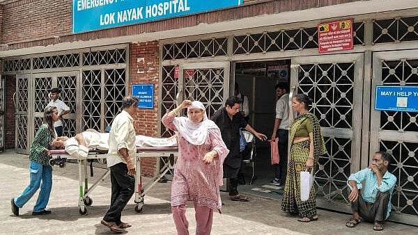<div class="paragraphs"><p>File photo of patients being admitted due to heat stroke in New Delhi</p></div>